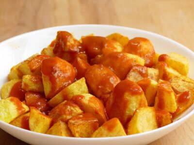 El origen de las patatas bravas